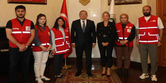 Kızılay Kars Yönetimi ve Gönüllülerinden Kars Valisi Ziya Polat’a Ziyaret
