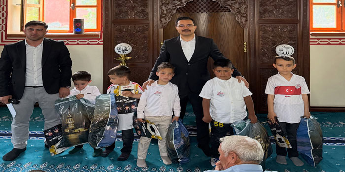 Akyaka Kaymakamı İsmail Demirtaş, Miniklerin Kur’an Kursu Mezuniyet Coşkusuna Ortak Oldu