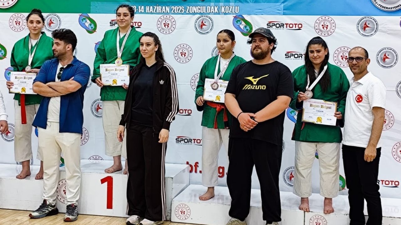 Cumhuriyet Anadolu Lisesi öğrencilerinden tarihi başarı