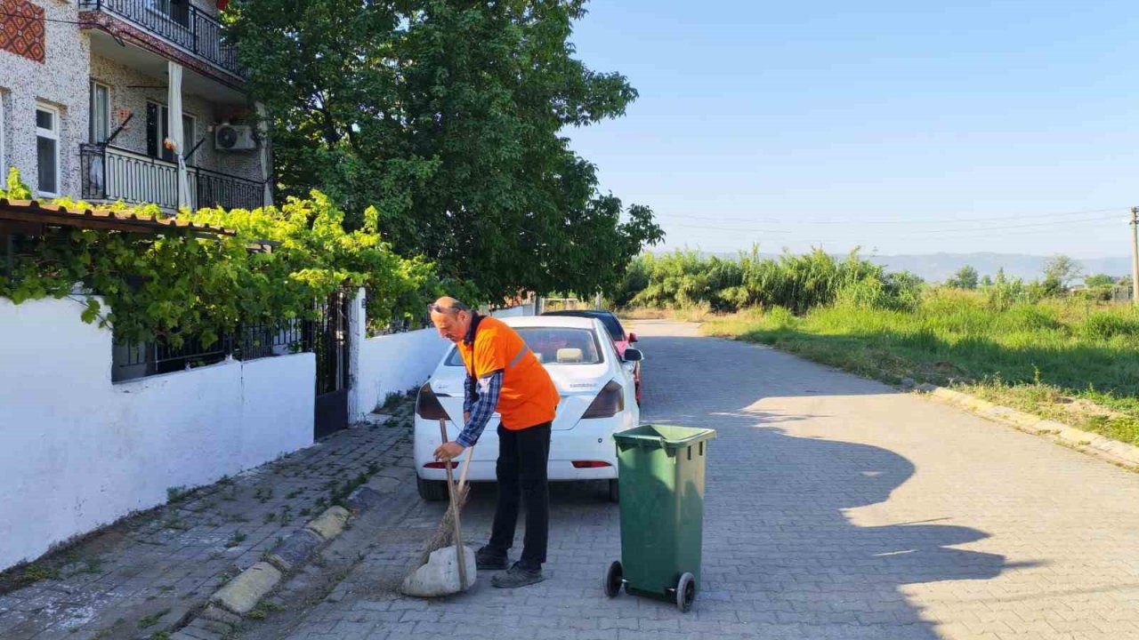 Efeler’de temizlik çalışmaları sürüyor