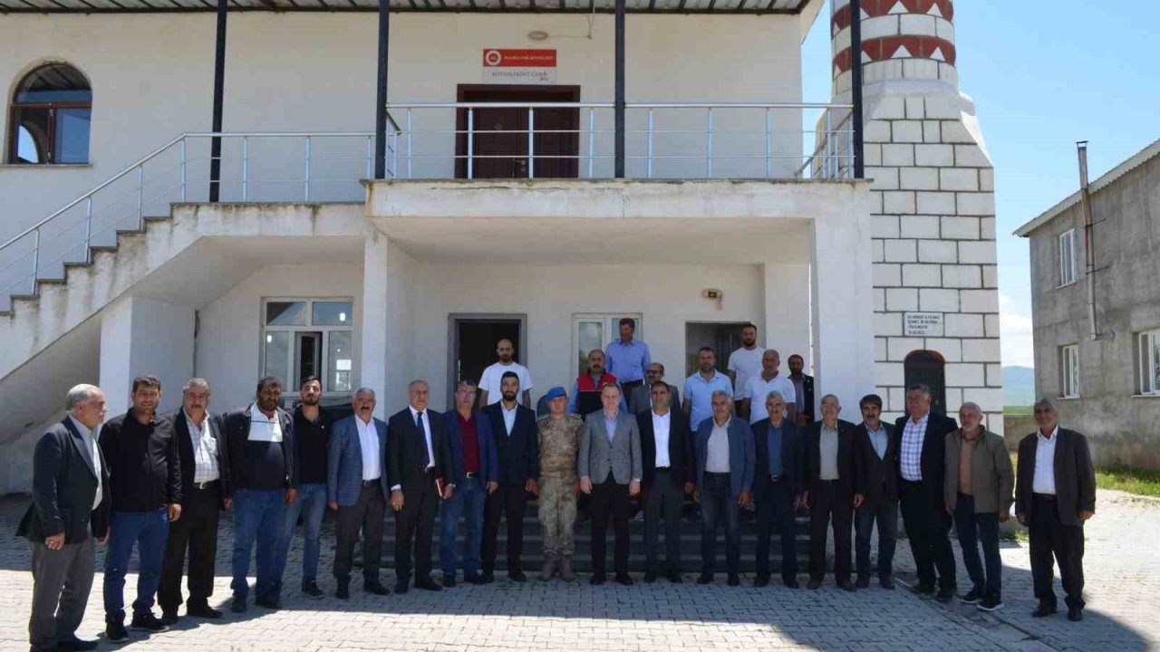 Kaymakam Koşansu köy köy gezerek vatandaşların talebini dinliyor