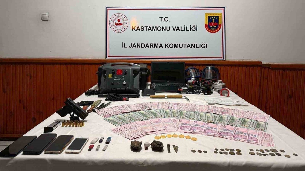 Kastamonu’da kaçak kazı operasyonunda 13 şüpheli gözaltına alındı
