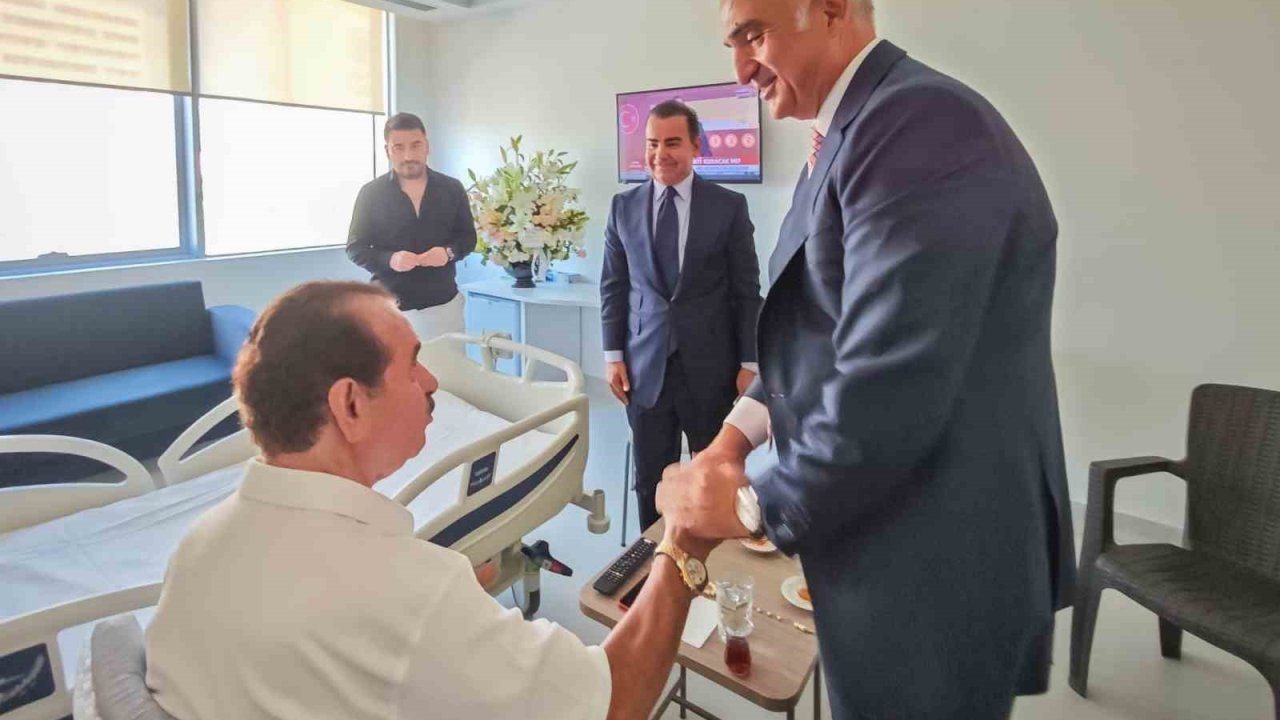 Bakan Ersoy’dan İbrahim Tatlıses’e geçmiş olsun ziyareti