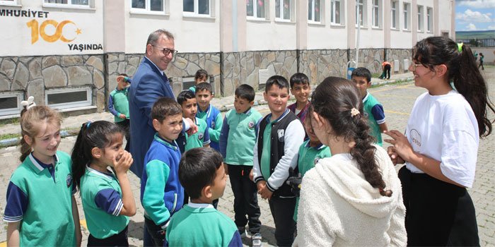 Kars Valisi Ziya Polat, Melikşah İlkokulu’nu Ziyaret Etti