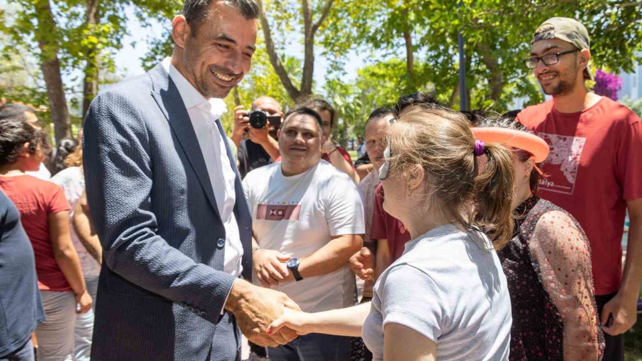 Manavgat’ta yıl sonu şenliği: Çocuklar doyasıya eğlendi