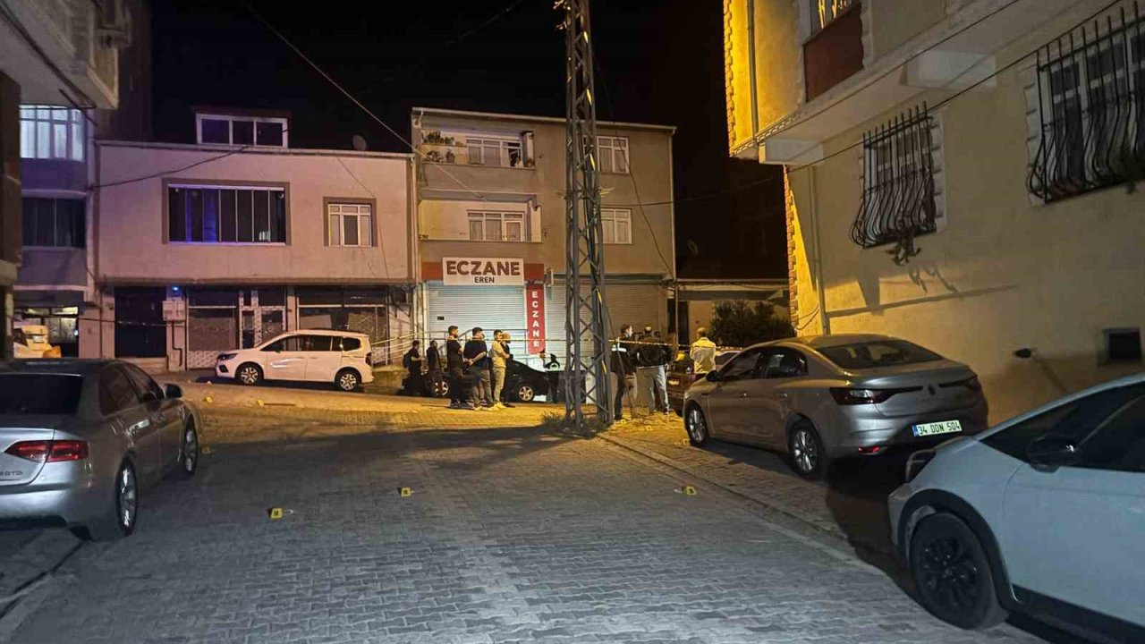 Esenyurt’ta iki grup arasında silahlı çatışma kamerada