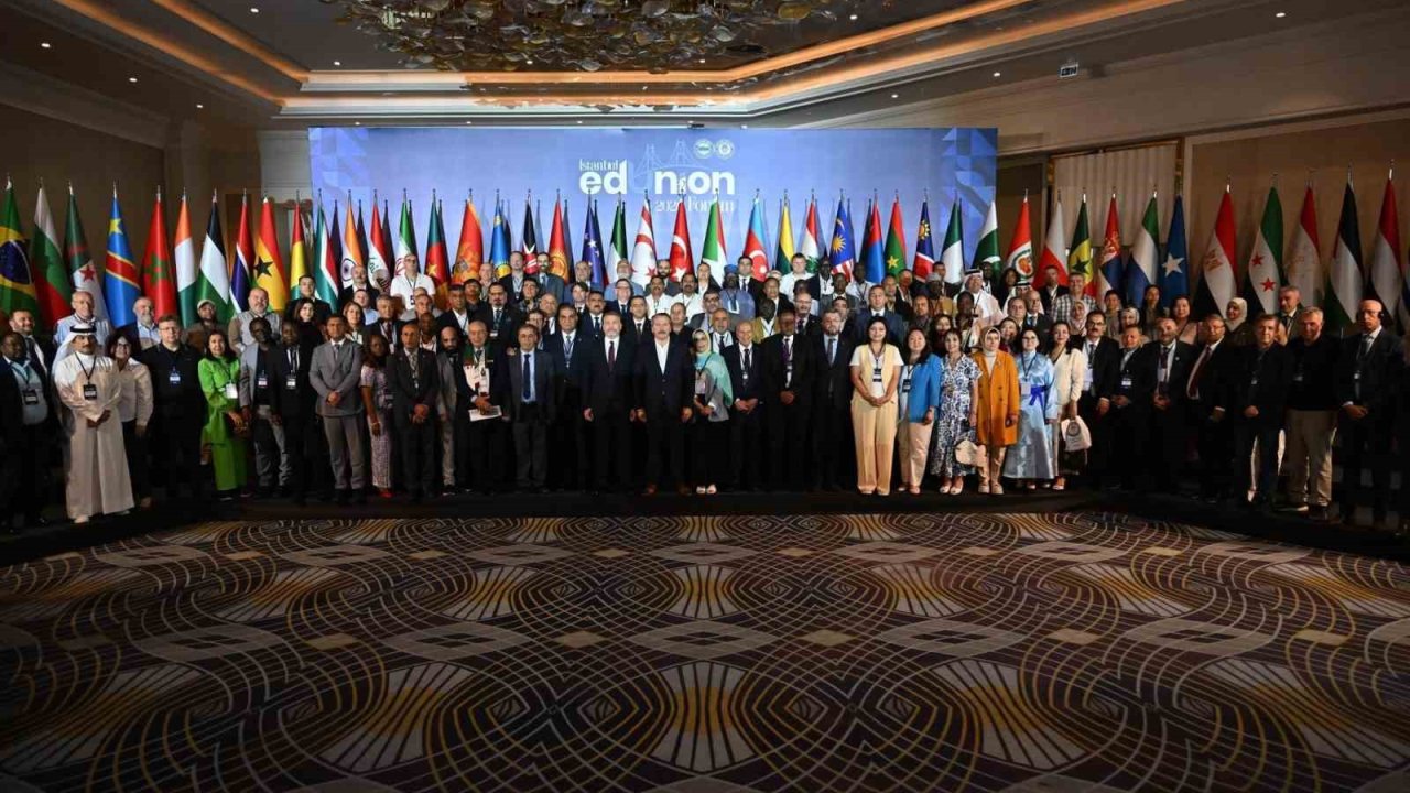 Eğitim-Bir-Sen tarafından düzenlenen "İstanbul EdUnion Forum 2026" başladı: "Belirsizlikleri güvene dönüştürecek yegane formül emek dayanışmasıdır"