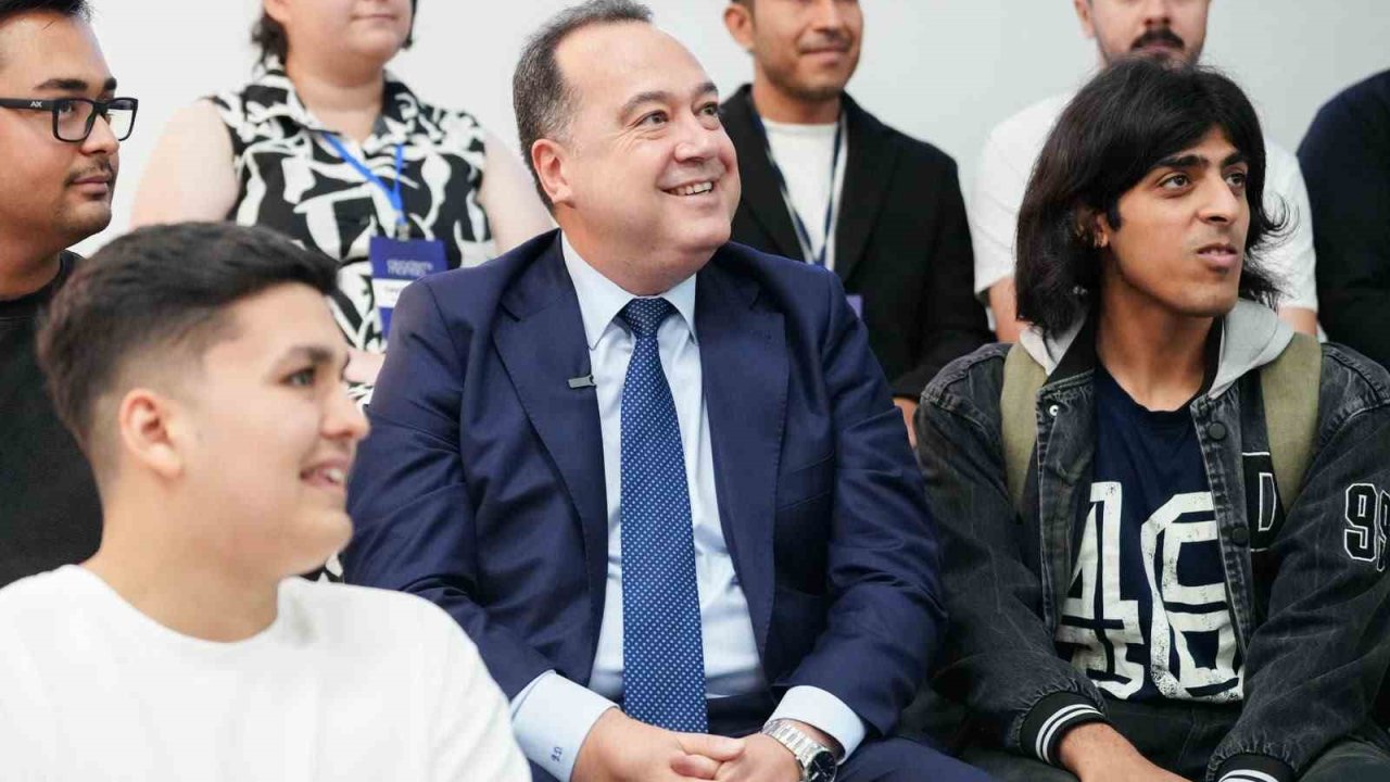 Akademi Manisa gençlerle buluştu
