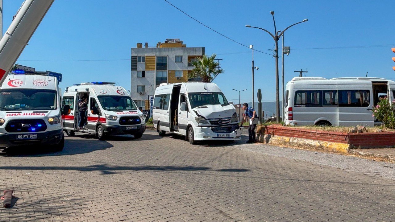 Köşk’te okul servisleri ile otomobil çarpıştı: 6 yaralı