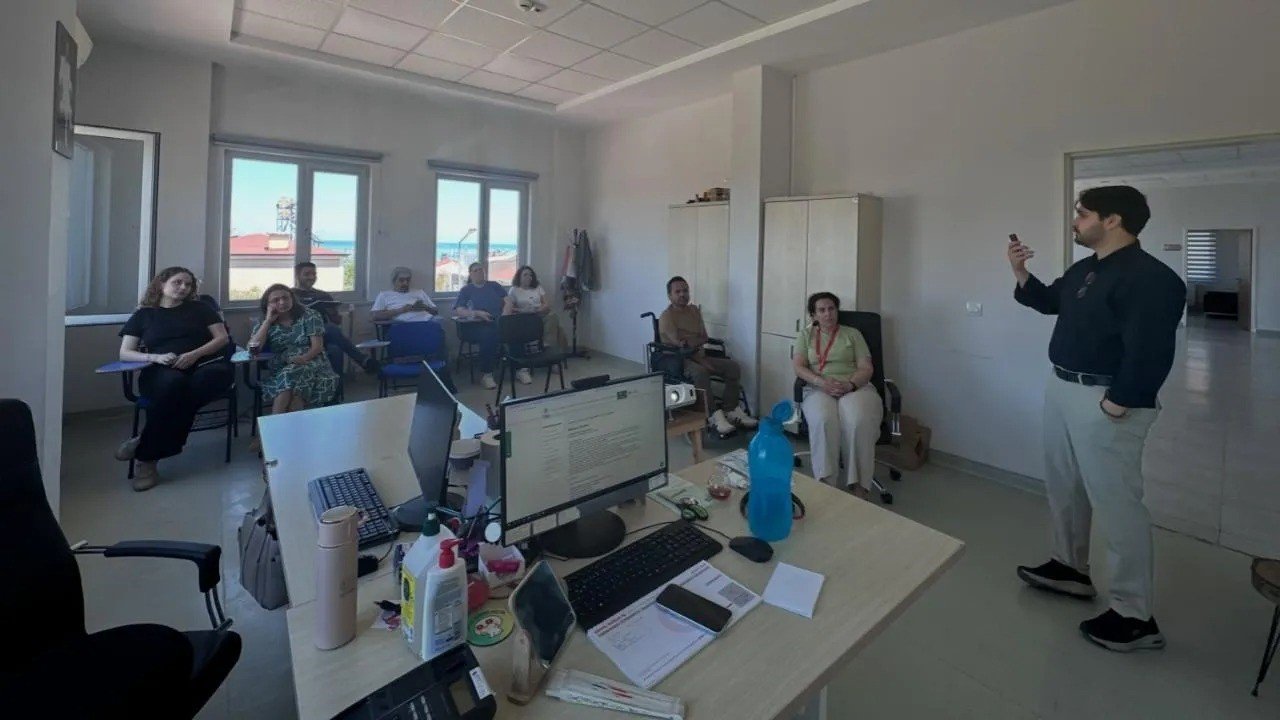 Gerze’de sağlık personeline hizmet içi eğitim
