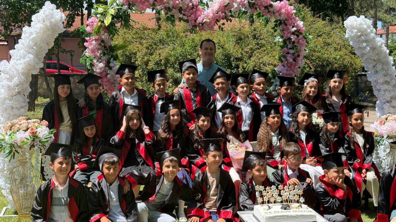 Çocuklar ilkokulu bitirmenin mutluluğunu yaşadı