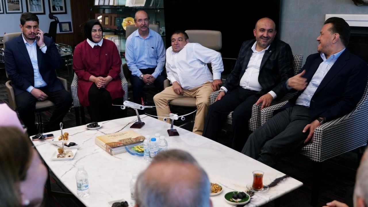 AK Parti İl Başkanı Gürhan Albayrak, kutsal topraklardan dönen Hatipoğlu’nu ziyaret etti