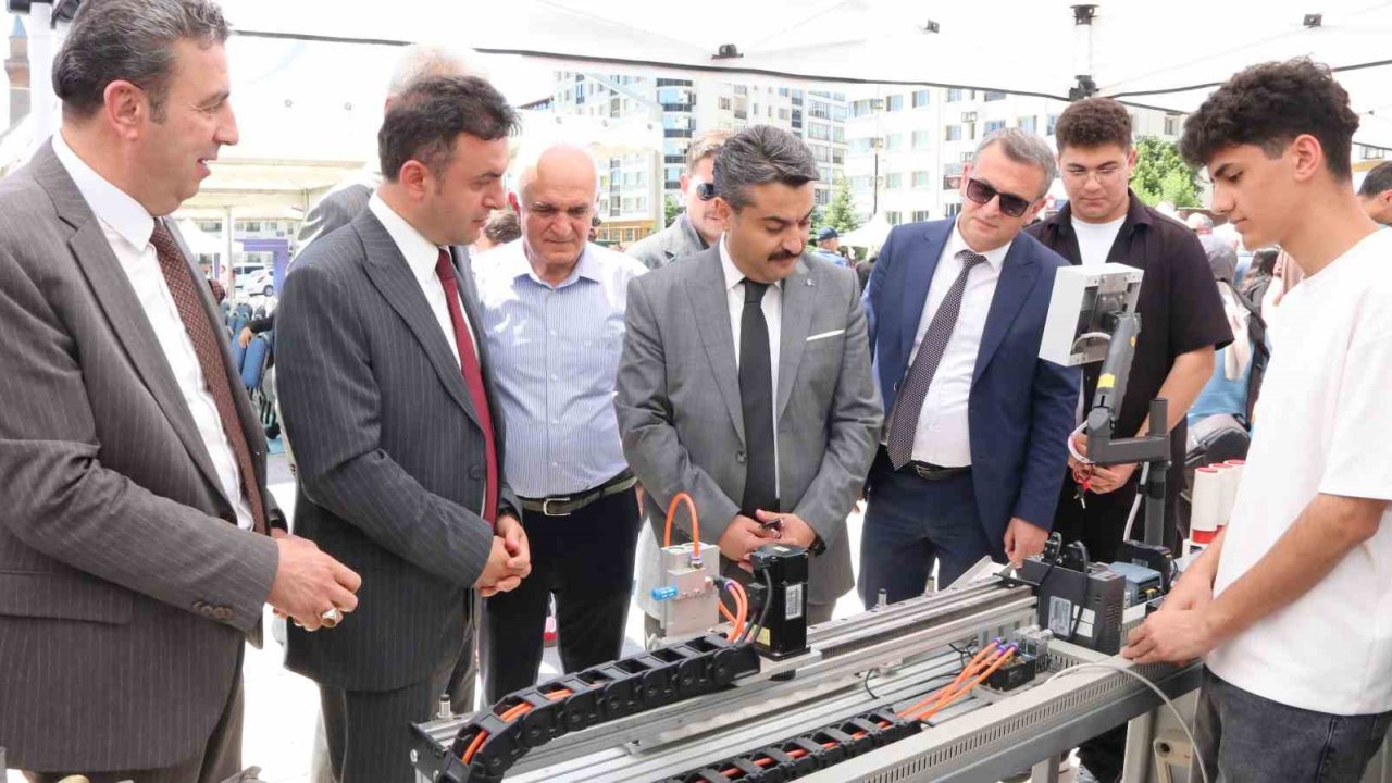 Sivas’ta Mesleki ve Teknik Eğitim Okulları Tanıtım Şenliği Düzenlendi