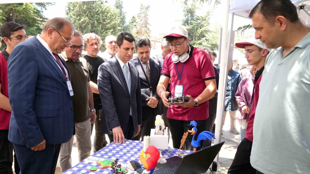 Meslek lisesi öğrencilerinin yaptığı ürünler görücüye çıktı