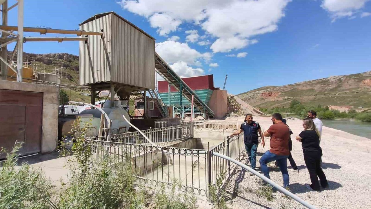 Bayburt’ta hazır beton tesislerine çevre denetimi