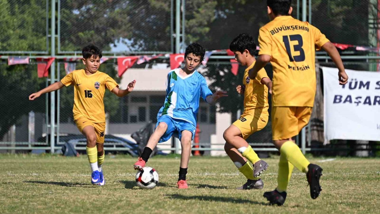 Mersin’de 3 binden fazla çocuk futbol şöleninde buluştu