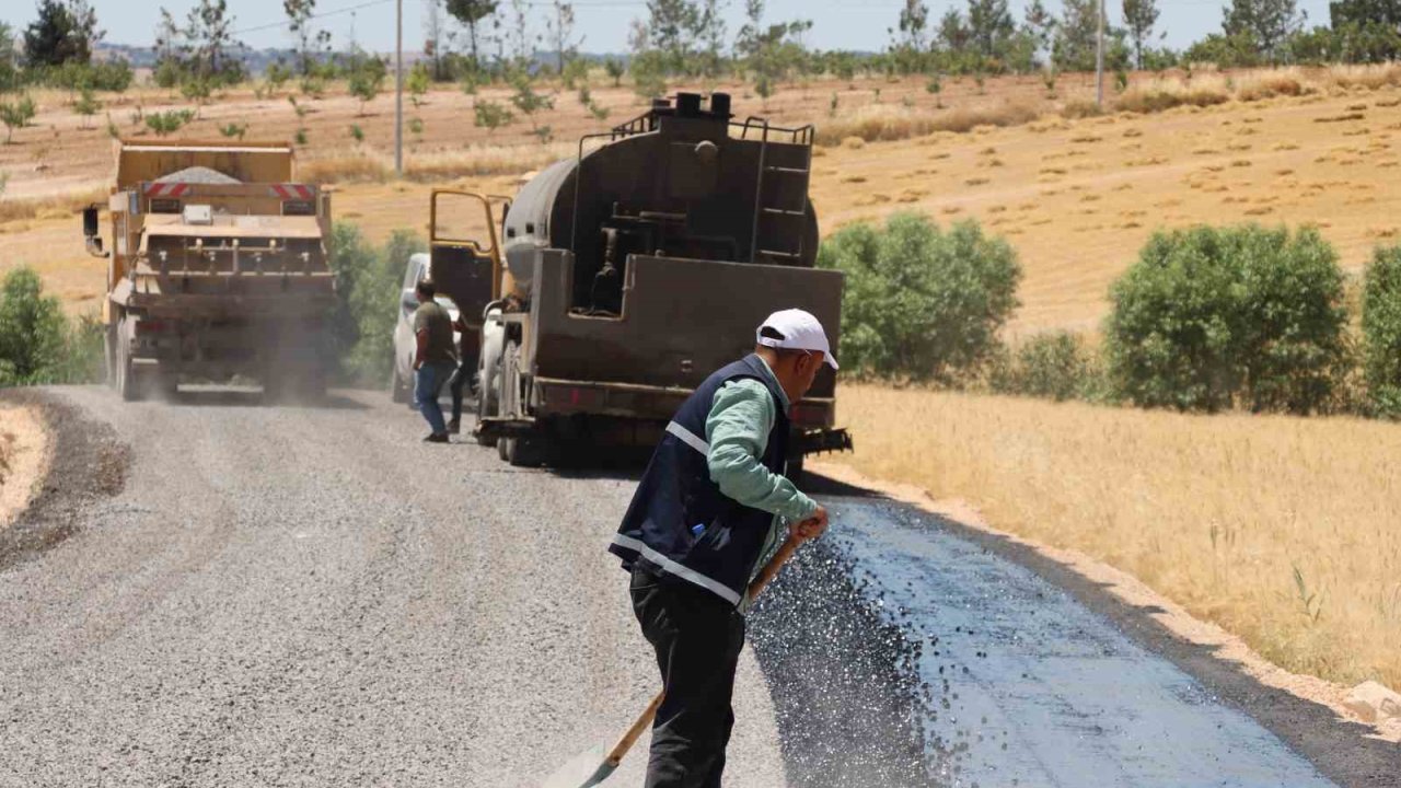 Haliliye kırsalında yollar sathi asfalt kaplamayla yenileniyor