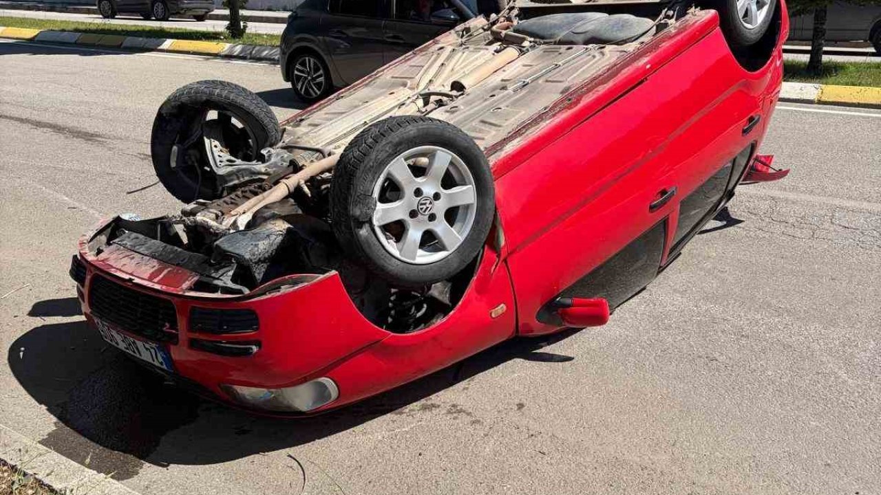 Erzincan’da otomobil takla attı: 1 yaralı
