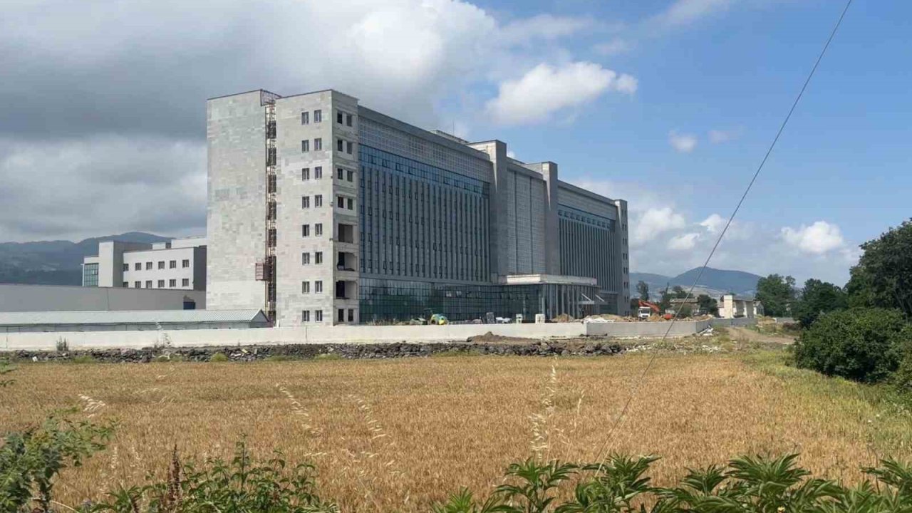 18 metre yükseklikten düştü, yaralı kurtuldu