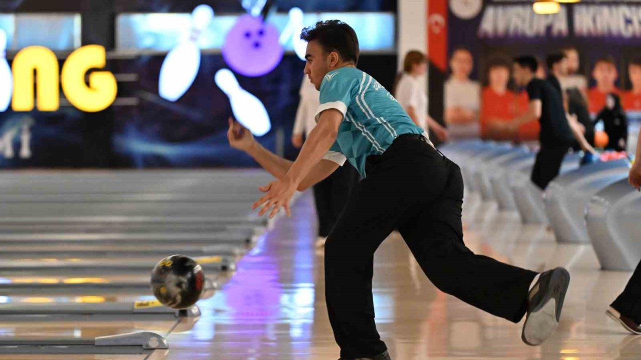 Ünilig Bowling Türkiye Şampiyonasında birinciler ödüllerini aldı