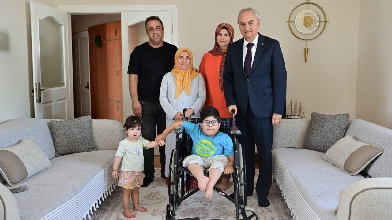 Doğuştan engelli Kerem’in karne mutluluğu tekerlekli sandalye ile taçlandı