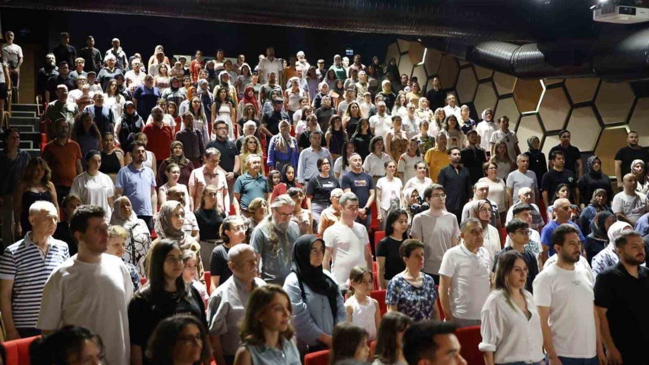 Merkezefendi Belediyesi Kent Tiyatrosu’nda yılsonu heyecanı