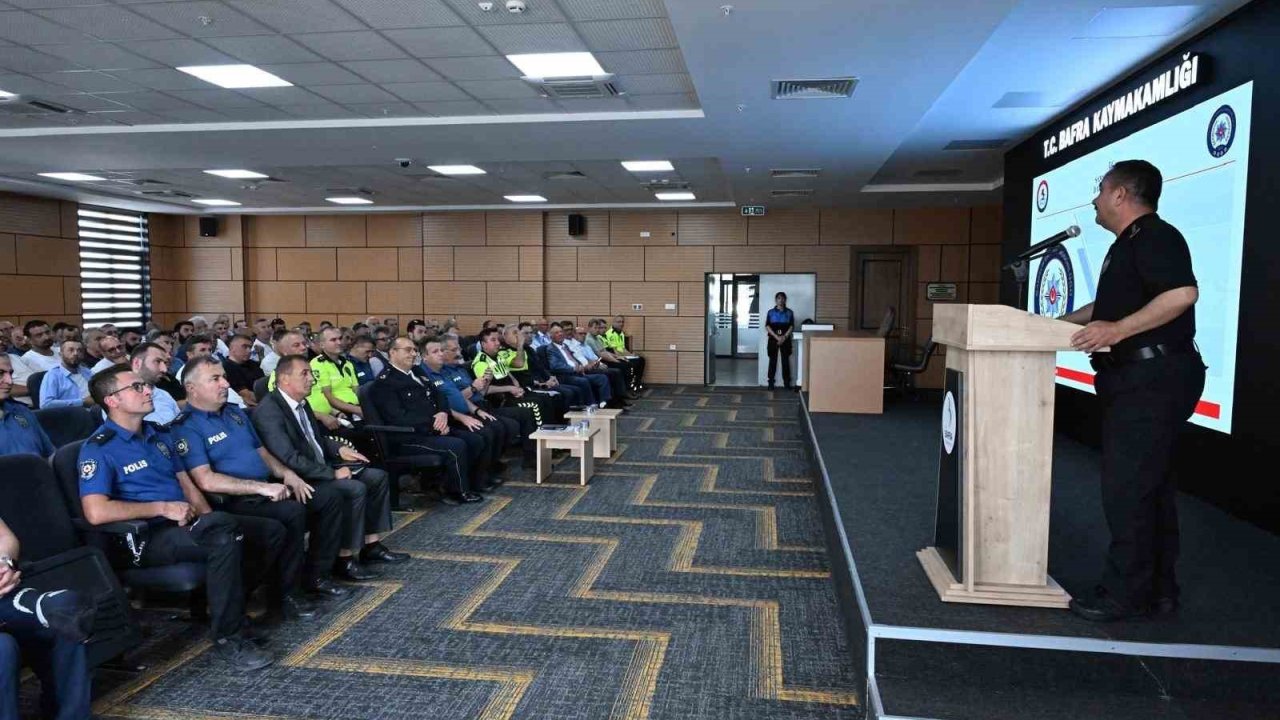 Emniyet Müdürü Arıbaş, Bafra’da toplu taşıma sektörü temsilcileri ile toplantı yaptı