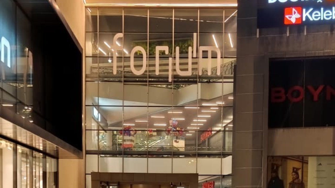 Forum Kayseri önünde bıçaklı kavga
