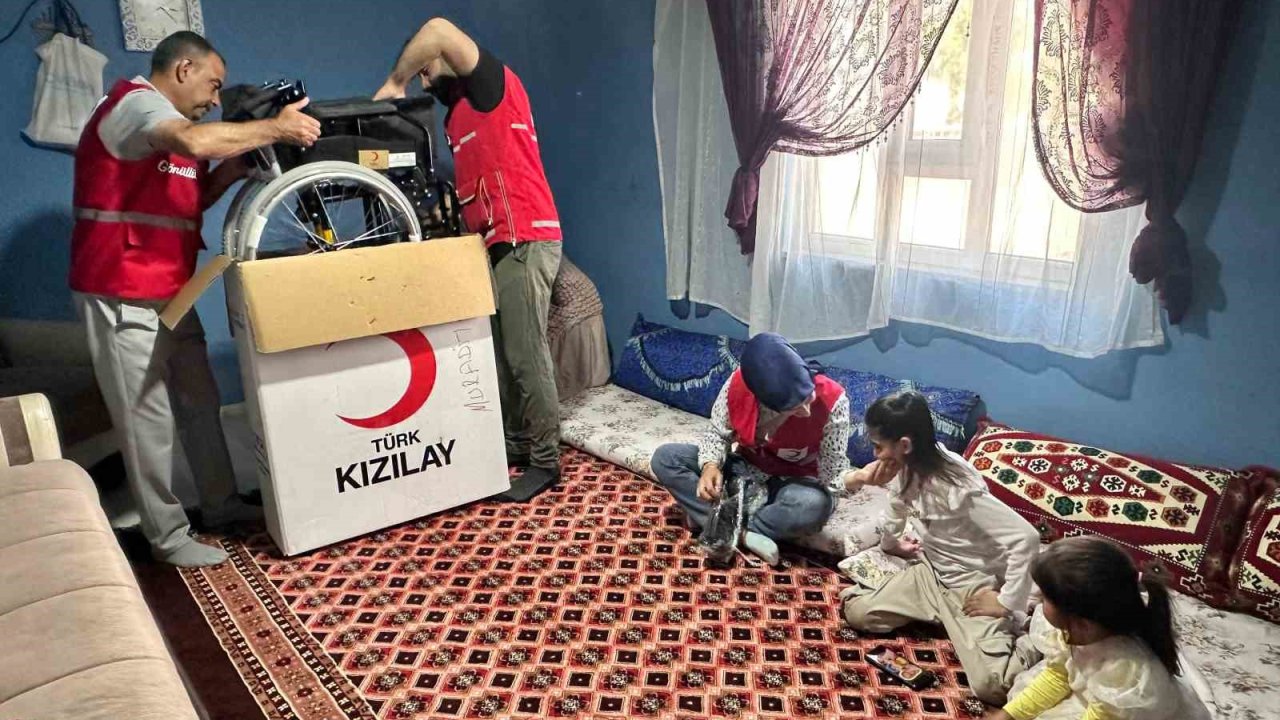 Kızılay’dan özel bireylere tekerlekli sandalye desteği