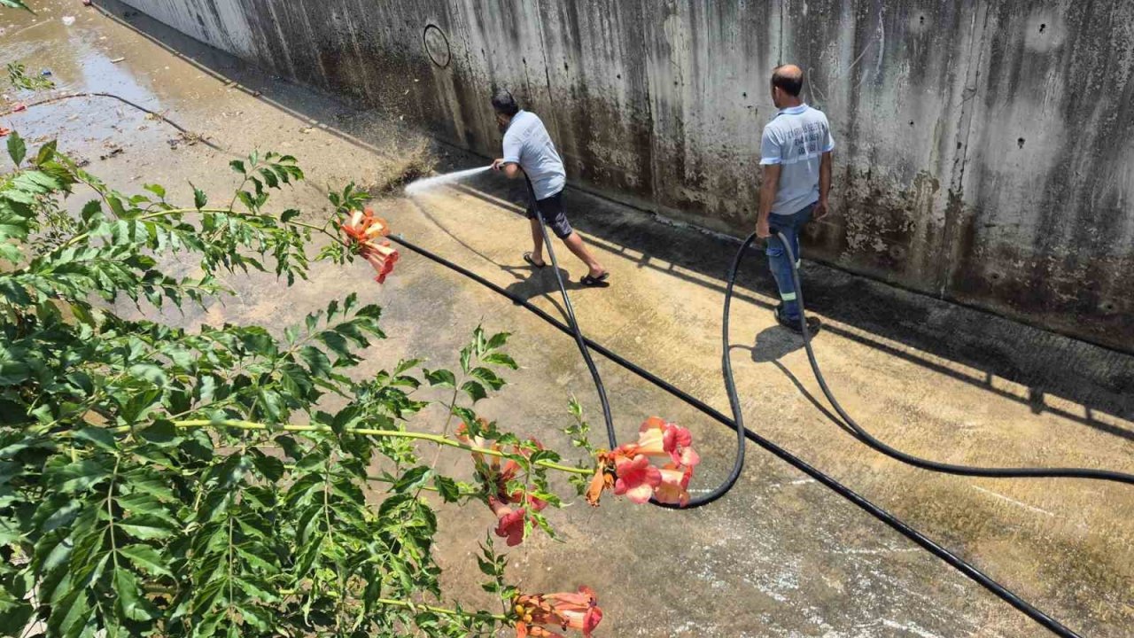 Marmaris Belediyesi’nden derelerde temizlik mesaisi
