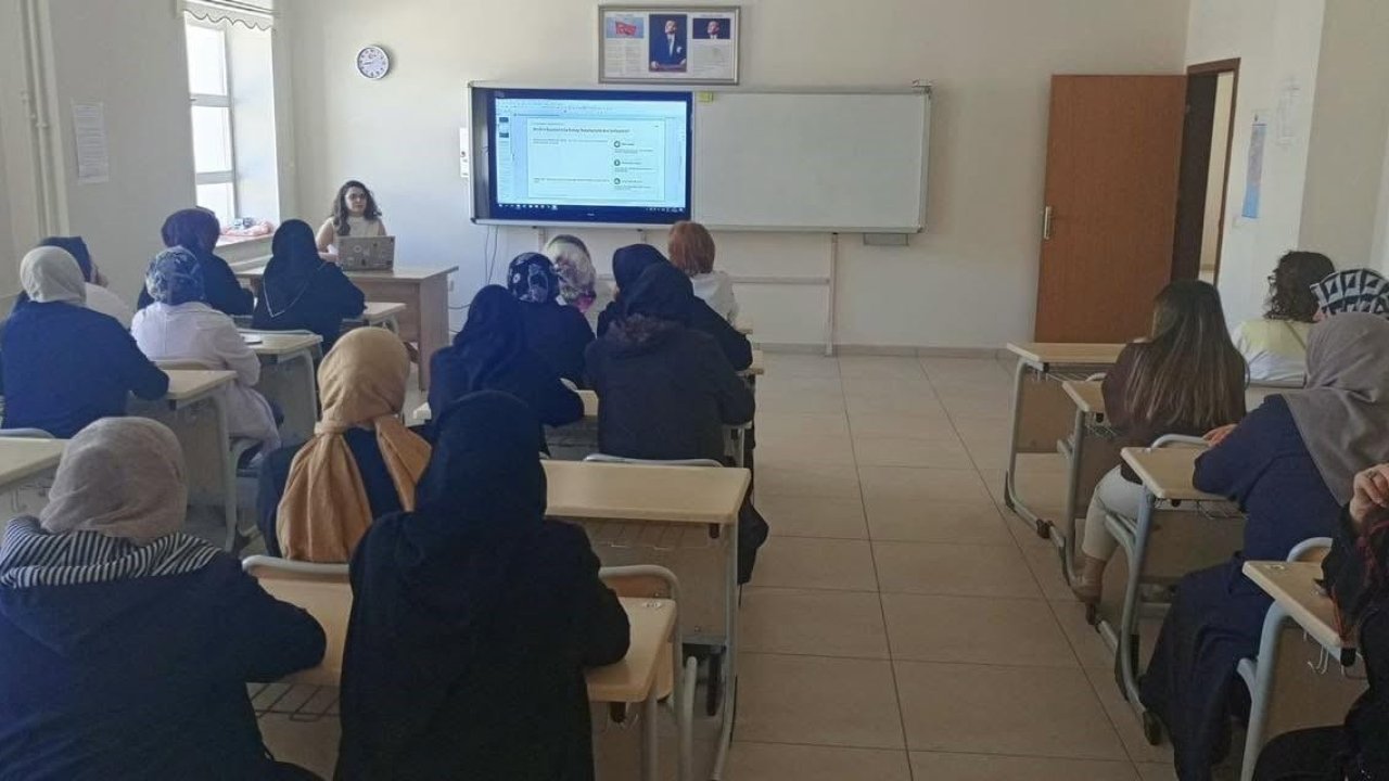 Bayburt’ta HEM kursiyerlerine iletişim becerileri eğitimi verildi