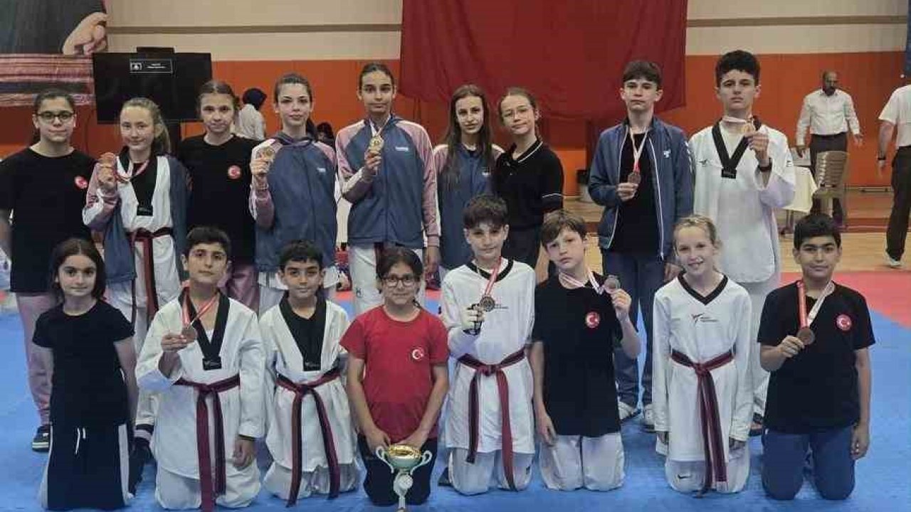 Bilecikli tekvandoculardan madalya yağmuru