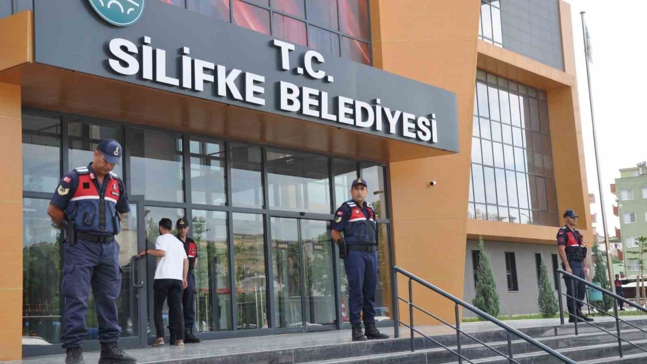 Silifke Belediyesine yolsuzluk operasyonu: Başkan Mustafa Turgut dahil 18 kişi gözaltında