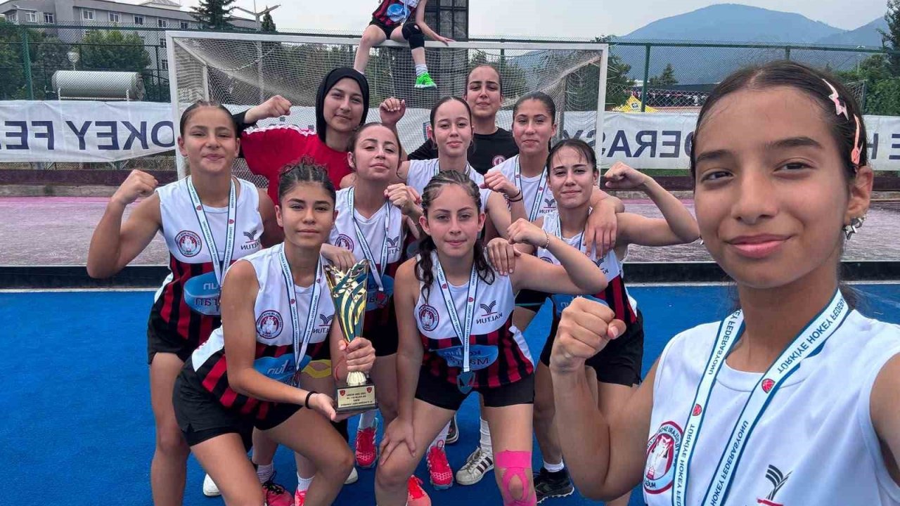 Ege Yıldızları U16 Türkiye Hokey 1’inci Ligi’nde Türkiye ikincisi oldu