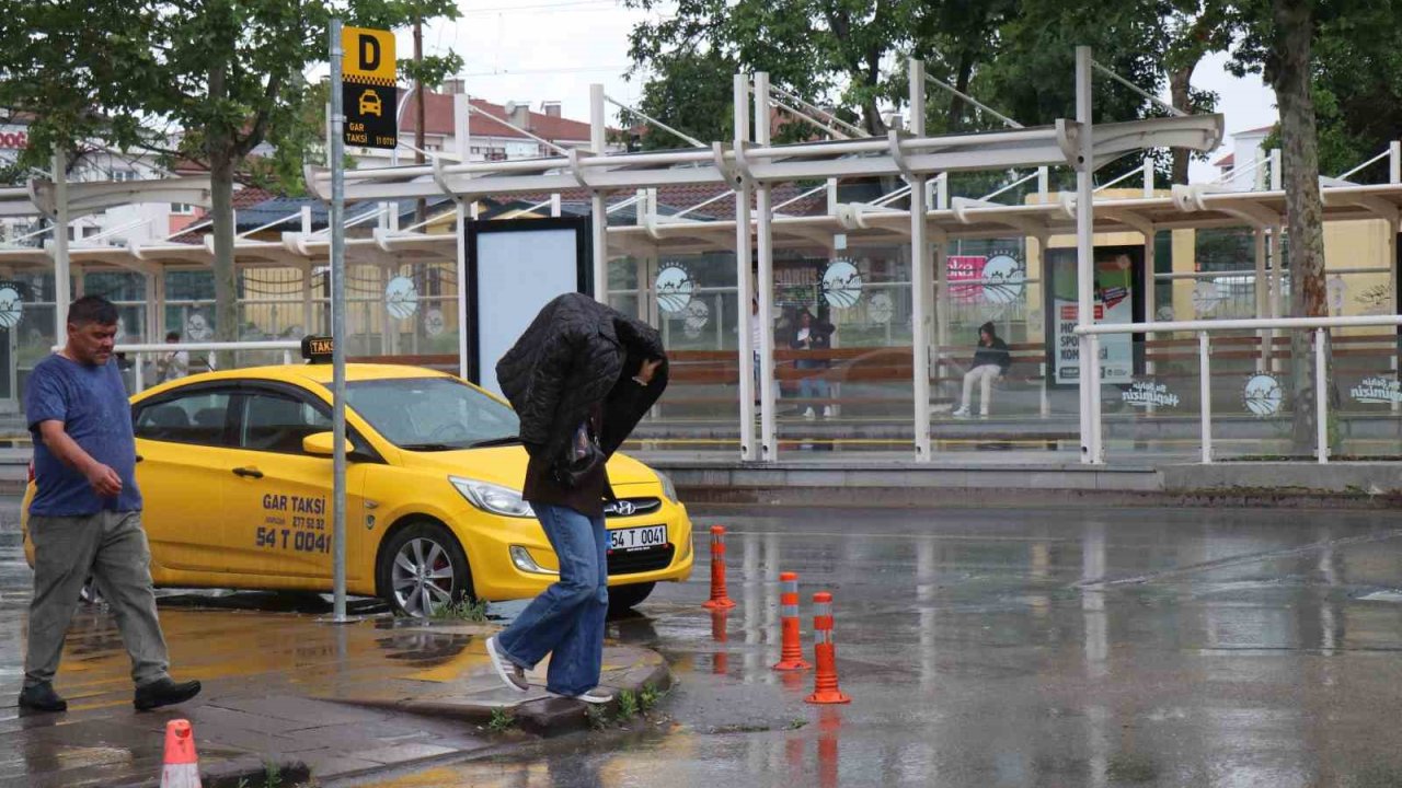 Sakarya’da yağış hayatı olumsuz etkiledi
