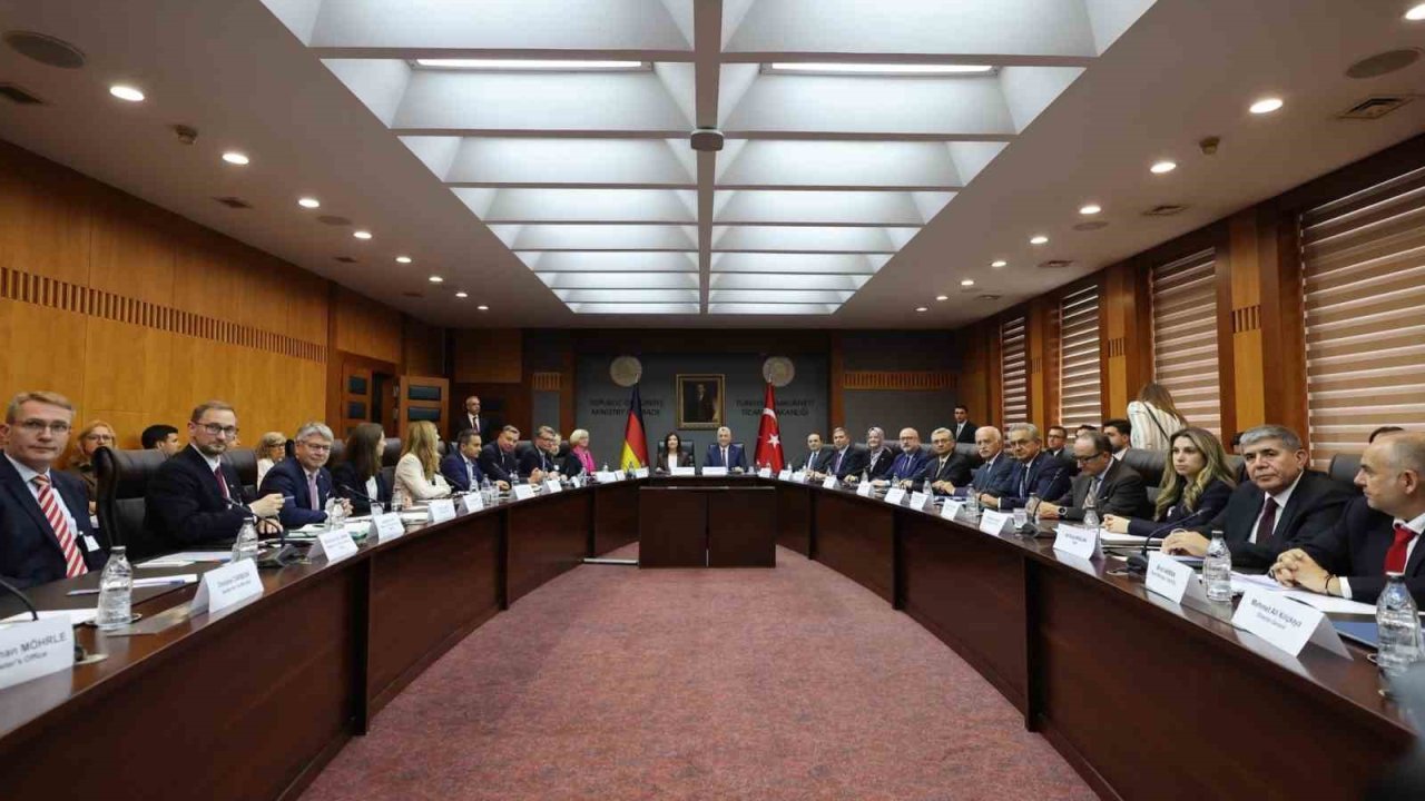 Bakan Bolat: "Almanya vizelerinde ret oranı yüzde 25’lerden yüzde 14’e geriledi"
