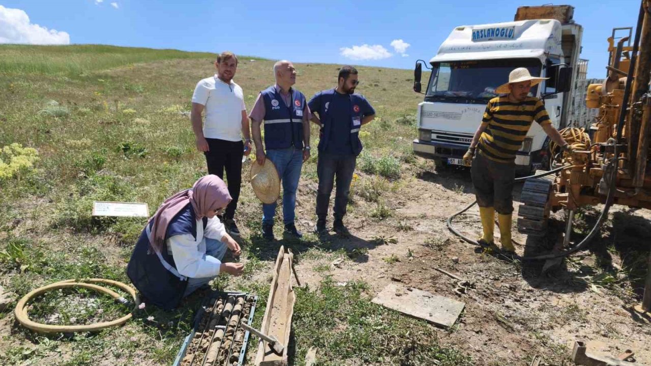 Bayburt’un Gümüşsu köyünde jeolojik etüt çalışmaları incelendi