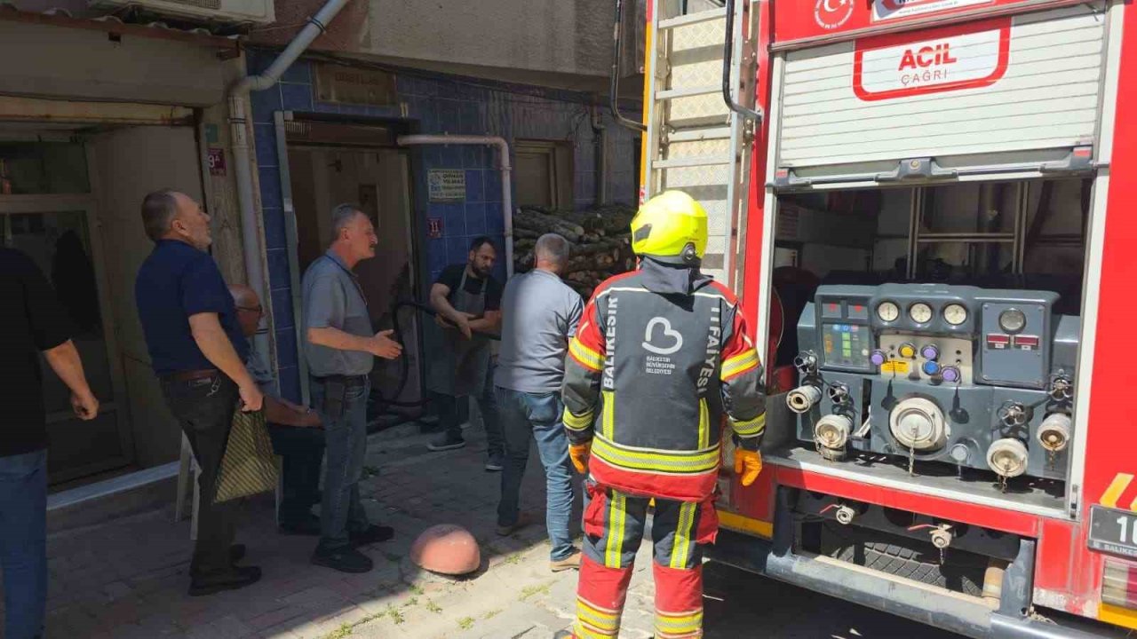 Bandırma’da davlumbazdan çıkan yangın mahalleyi ayağa kaldırdı