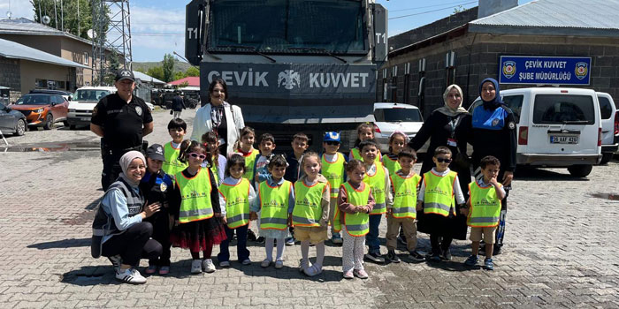 Kars Emniyetinde Minik Misafirlerin Keyifli Günü