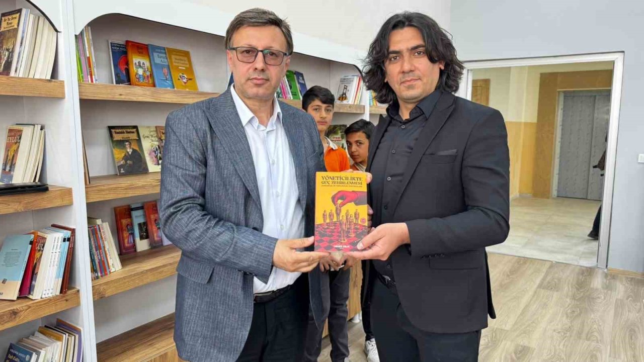 Dr. Cengiz Çelik, Ağrı’da okurlarıyla buluştu