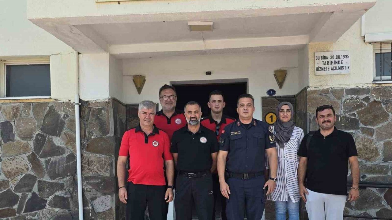 İZAKUT’tan Çandarlı Jandarma’ya anlamlı ziyaret
