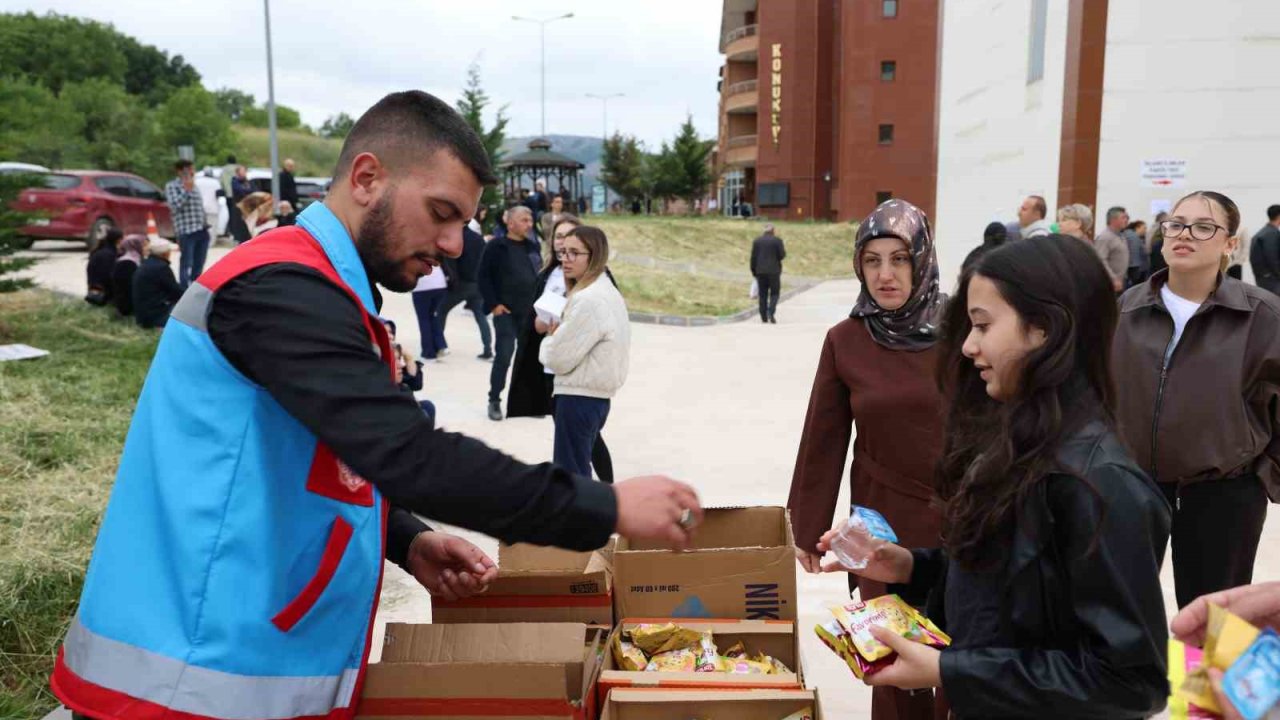 Tokat Belediyesi YKS maratonunda gençleri ve ailelerini yalnız bırakmadı