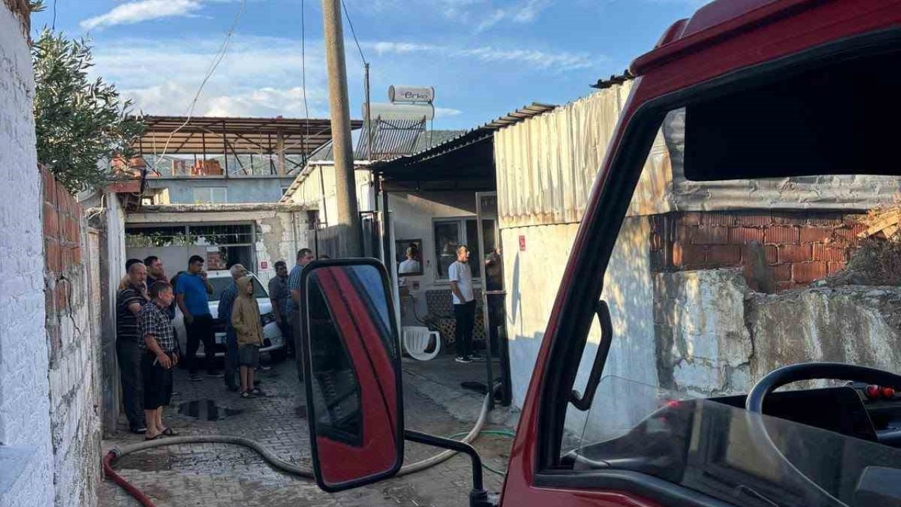 Balıkesir’de depoda korkutan yangın