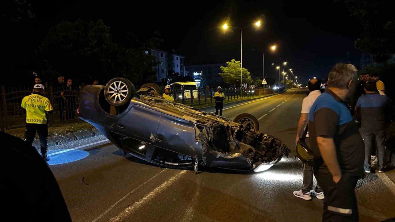Bolu’da D-100’de takla atan otomobilden burunları bile kanamadan çıktılar