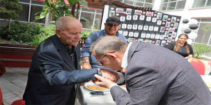 Kars Valisi Ziya Polat’tan Huzurevi Sakinlerine Babalar Günü Ziyareti