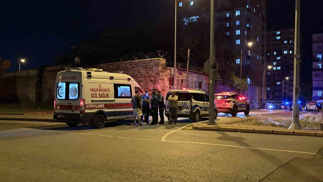 ‘Torpil patlatma’ kavgasında sopa ve satır kullanıldı: 3 yaralı