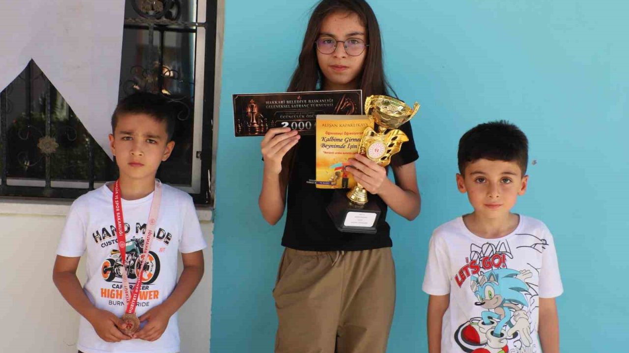 Hakkâri’de 120 sporcunun katıldığı satranç turnuvası sona erdi