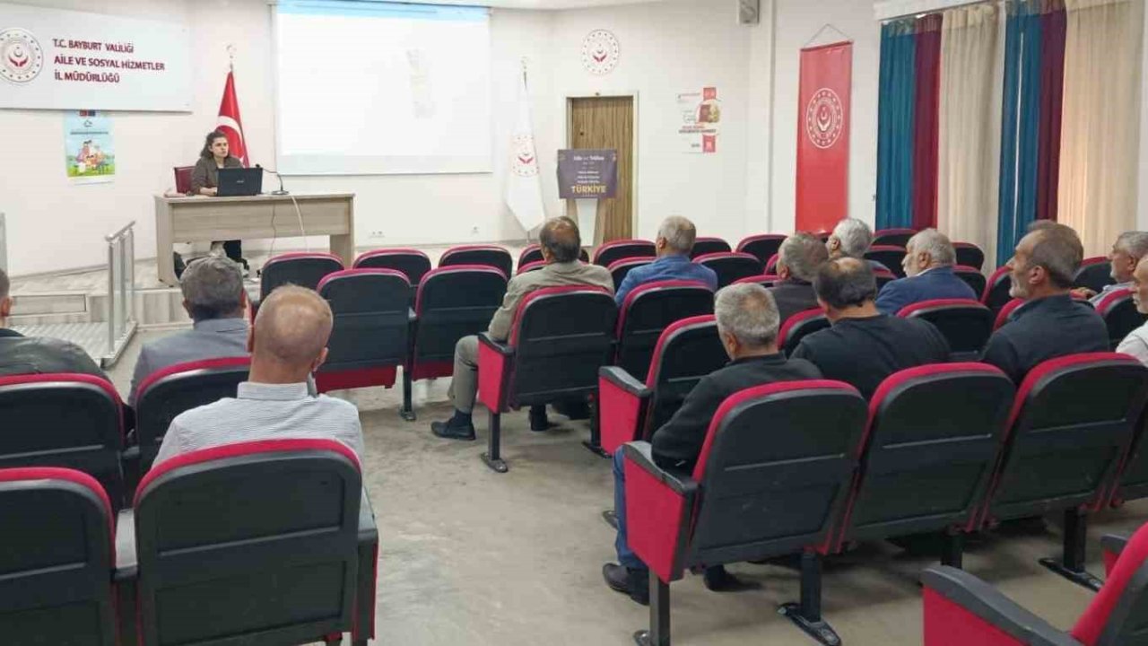 Bayburt’ta muhtarlara sosyal hizmetler anlatıldı