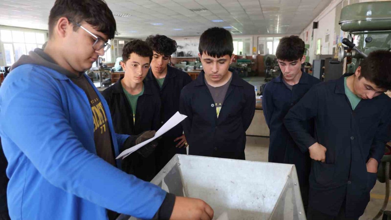 Meslek lisesi öğrencilerinden sıfır atık hamlesi