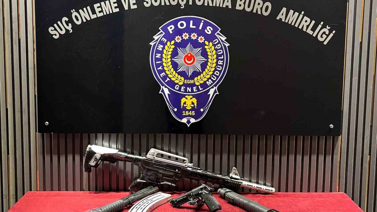 Gaziantep’te 4 afet ruhsatsız silah ele geçirildi: 2 gözaltı